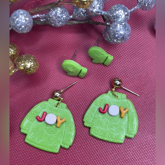 Ugly Sweater Christmas & Mittens Earrings Set w/ Gift Box - Picture 3 of 4